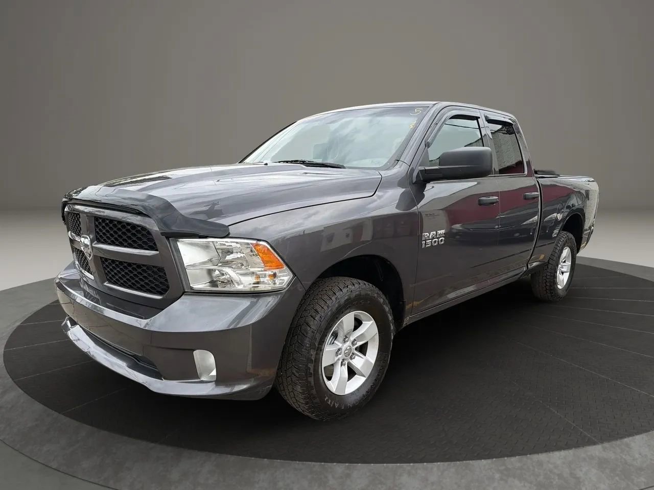Used 2017 RAM 1500 Express AWD/4WD image 1