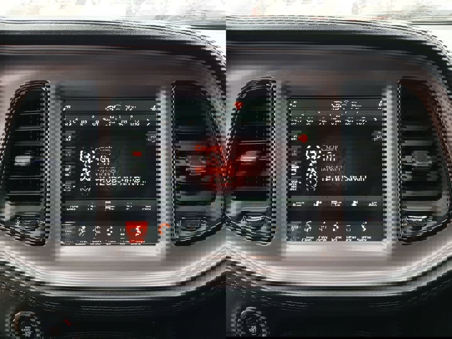 Used 2023 Dodge Challenger R/T w/ Plus Package image 31