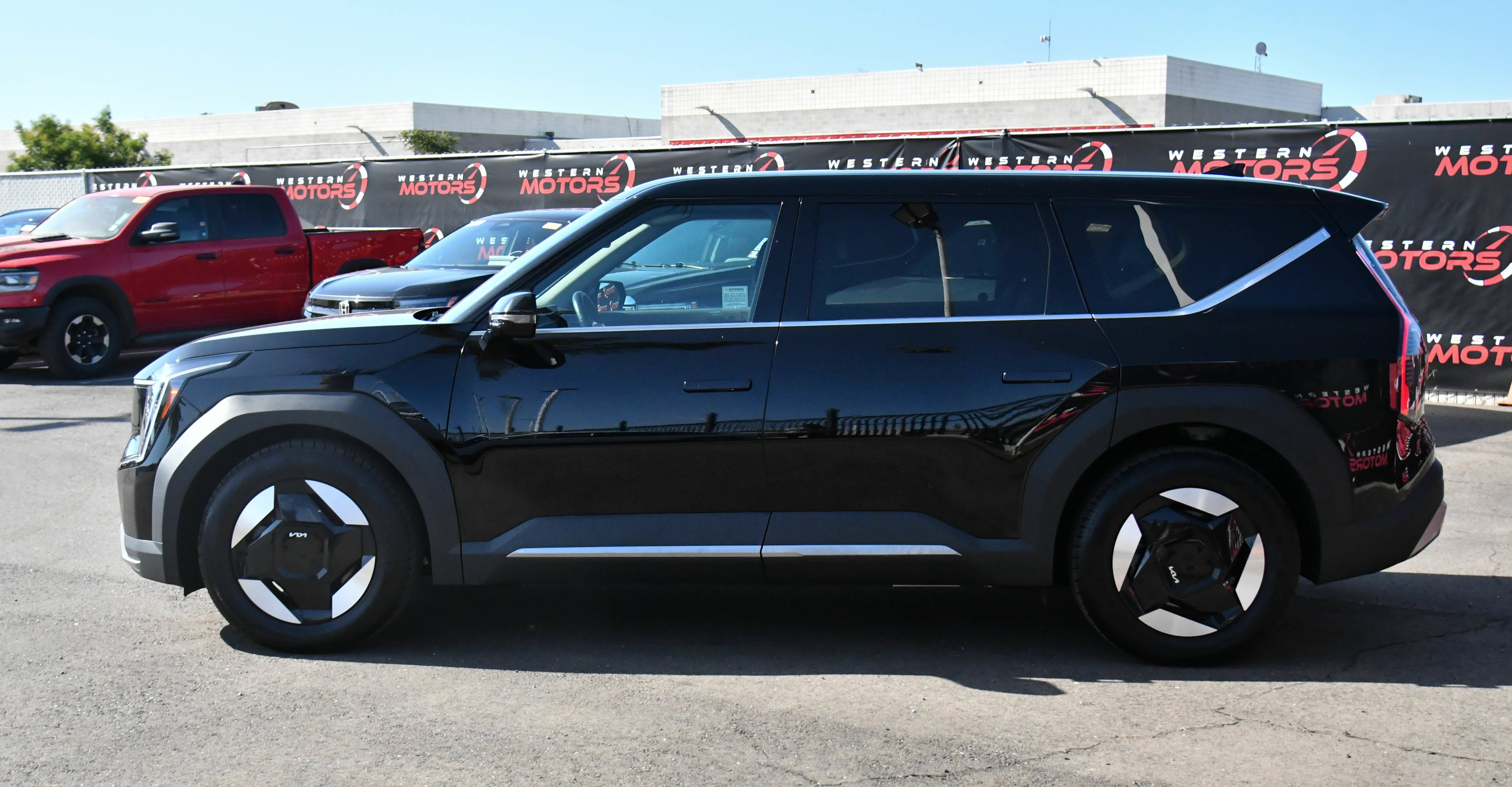 Used 2024 Kia EV9 Light Long Range RWD image 4