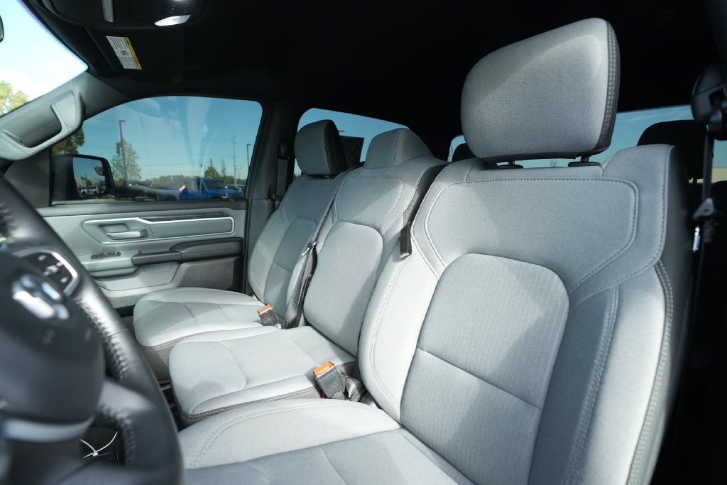 Used 2022 RAM 1500 Big Horn AWD/4WD image 38