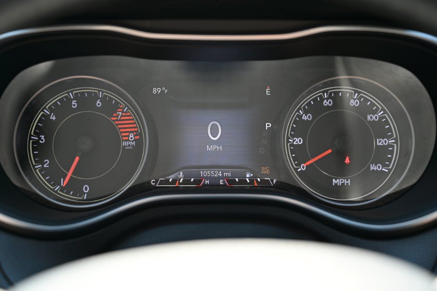 Used 2020 Jeep Cherokee Trailhawk AWD/4WD image 16