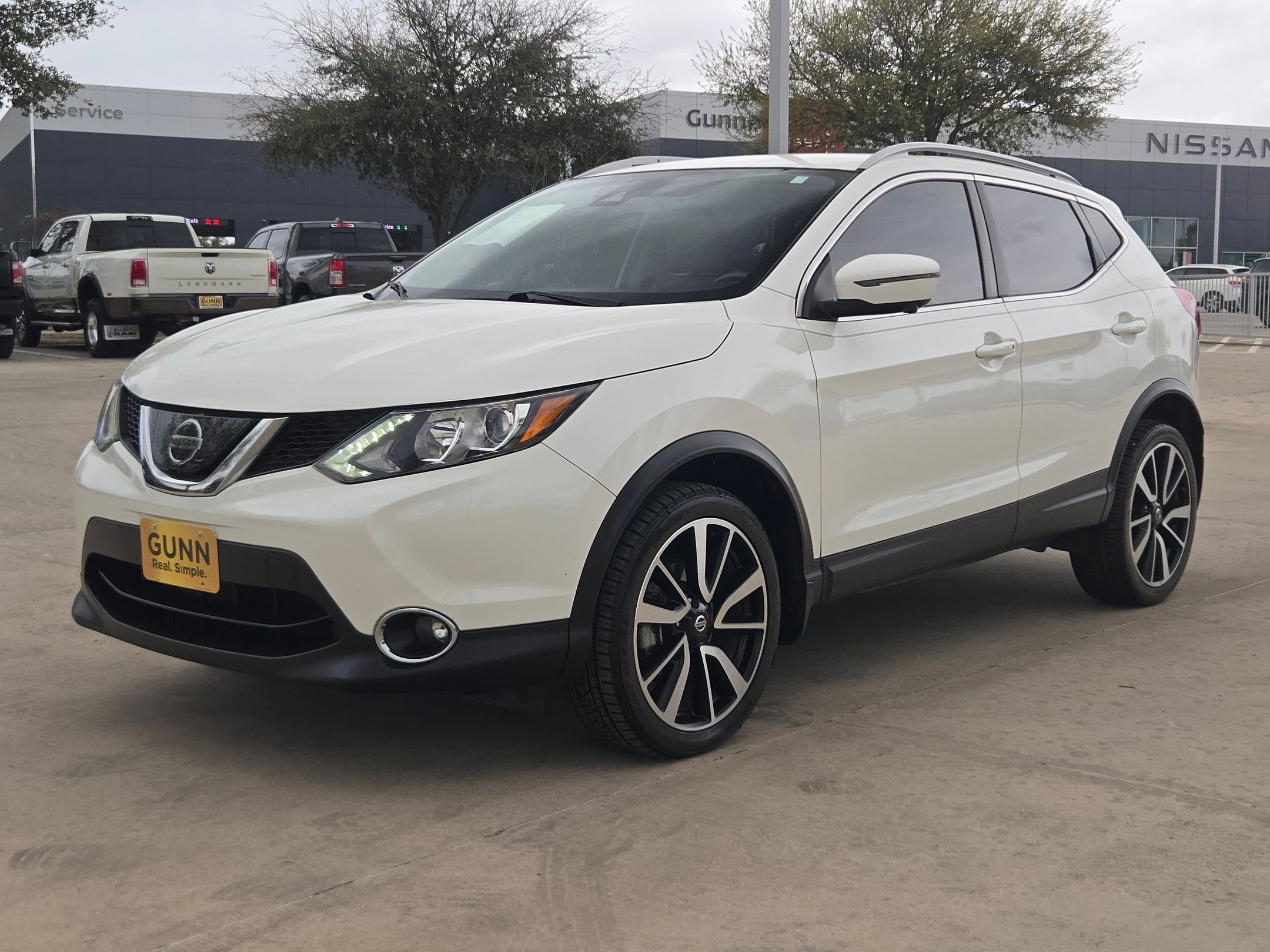 Used 2019 Nissan Rogue Sport SL image 3