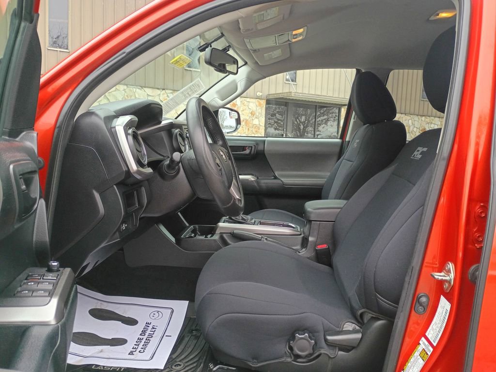 Used 2016 Toyota Tacoma SR5 w/ SR5 Appearance Package (SN) image 11