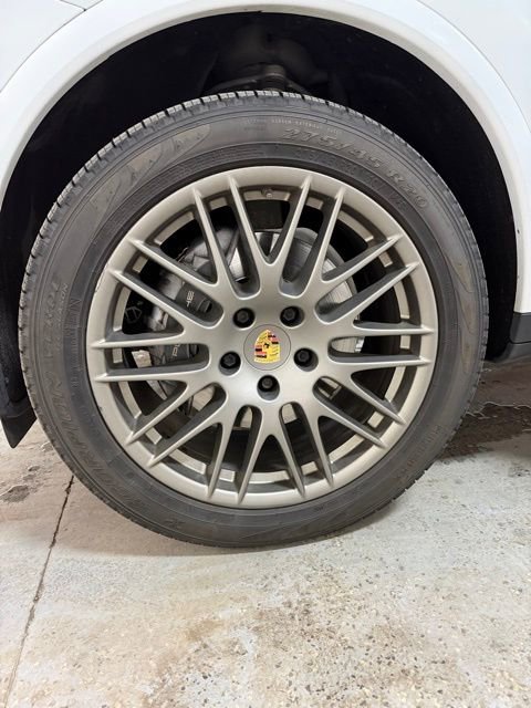 Used 2017 Porsche Cayenne Platinum Edition image 11