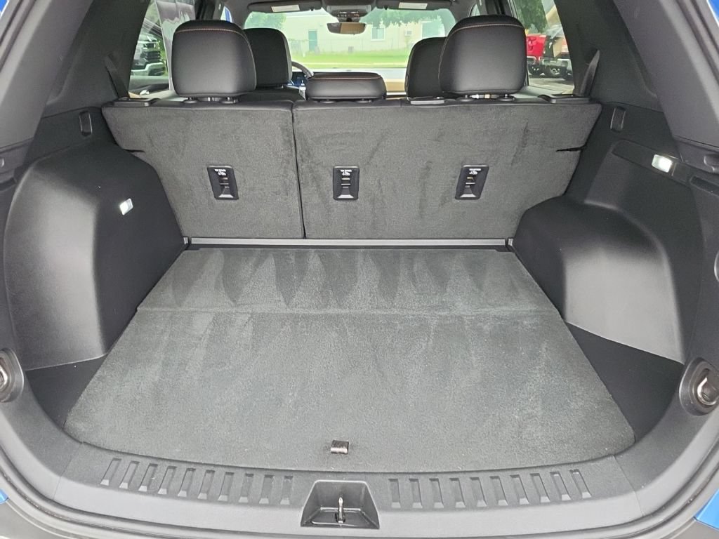 Certified 2025 Chevrolet Equinox ACTIV w/ Safety and Technology Package AWD/4WD image 29
