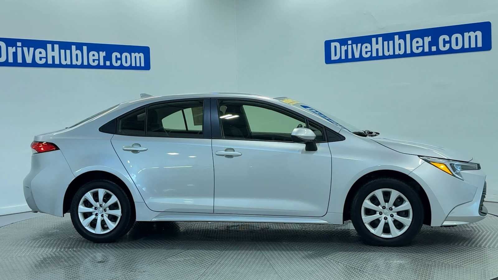 Used 2025 Toyota Corolla LE FWD image 9