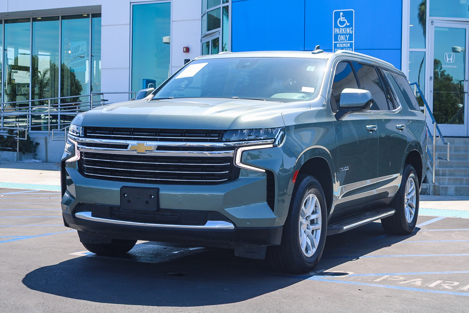 Used 2024 Chevrolet Tahoe LT AWD/4WD image 3