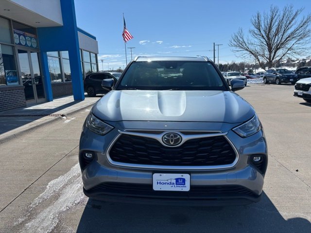 Used 2020 Toyota Highlander XLE image 2