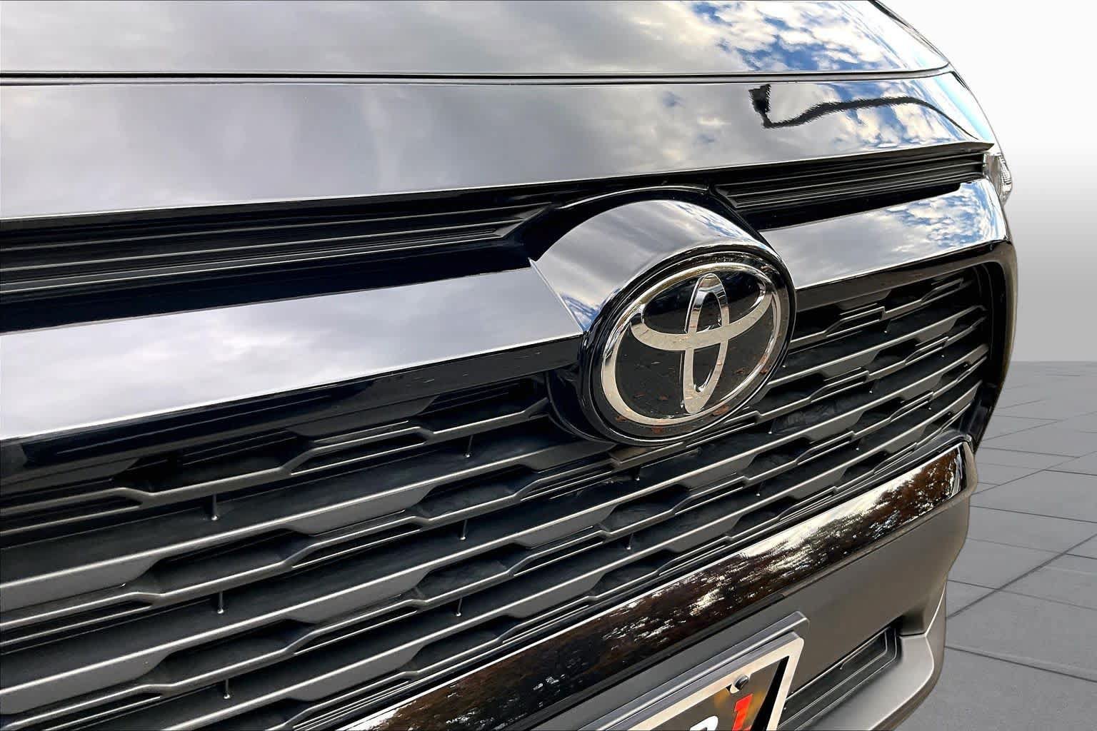 Used 2025 Toyota RAV4 XLE w/ Convenience Package AWD/4WD image 29