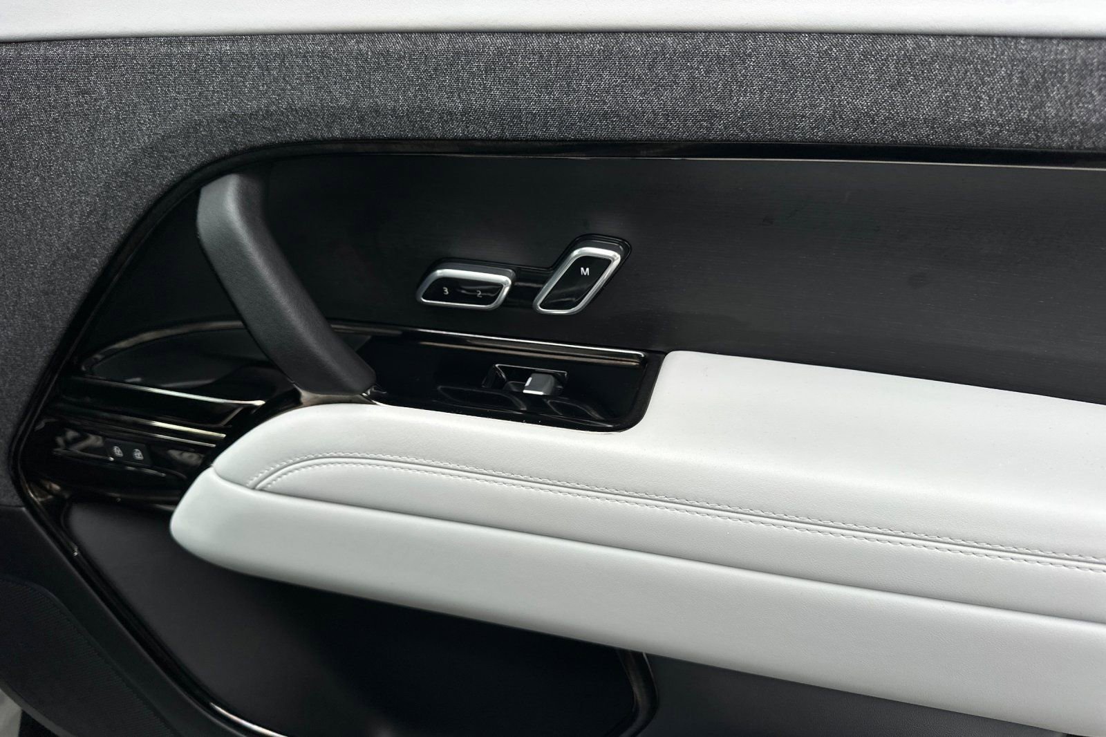 Used 2024 Land Rover Range Rover Sport SE image 33