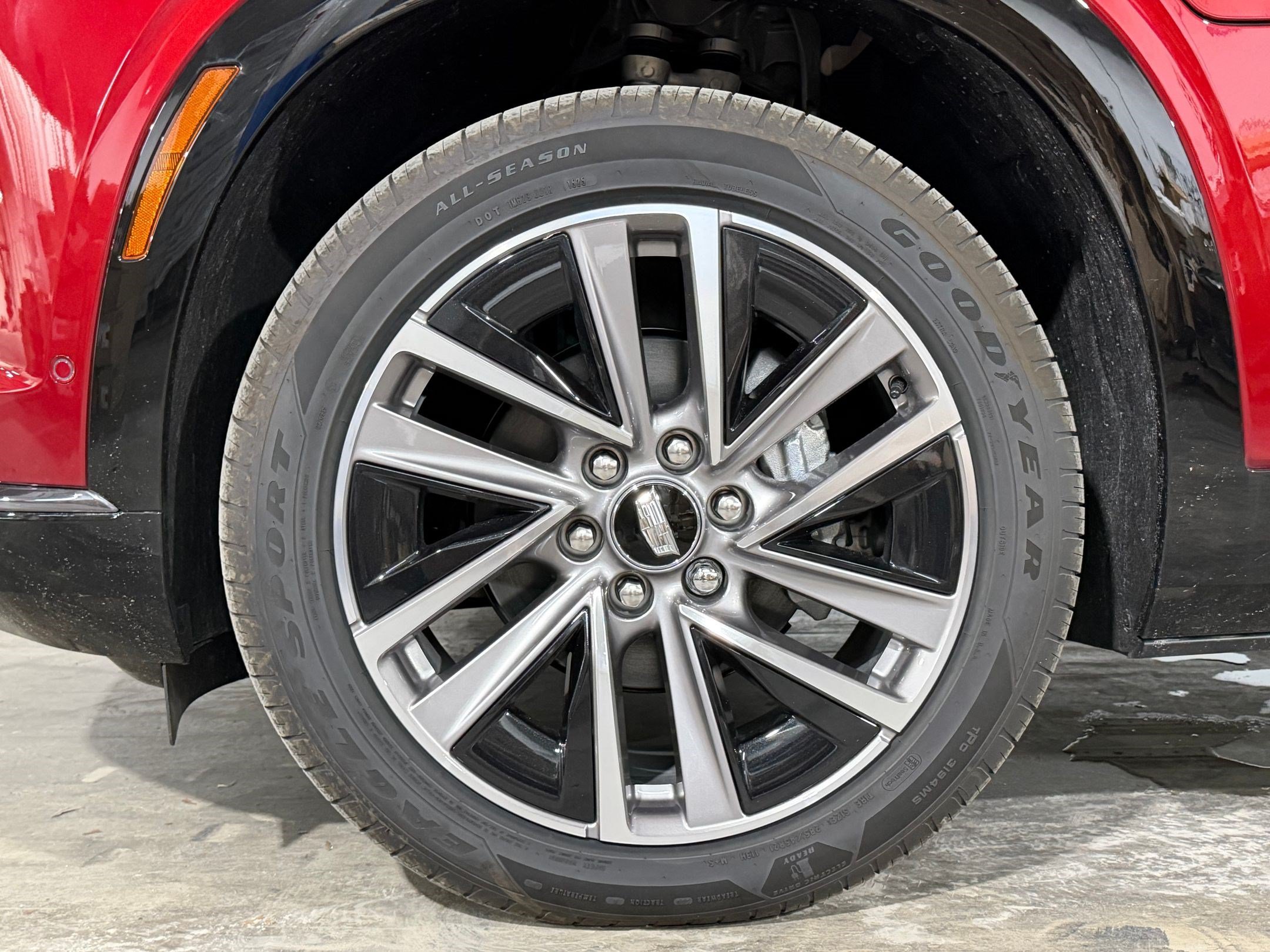 New 2026 Cadillac Vistiq Sport w/ LPO, Floor Liner Package AWD/4WD image 11