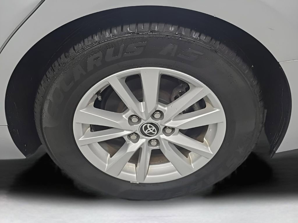 Used 2025 Toyota Camry LE image 29