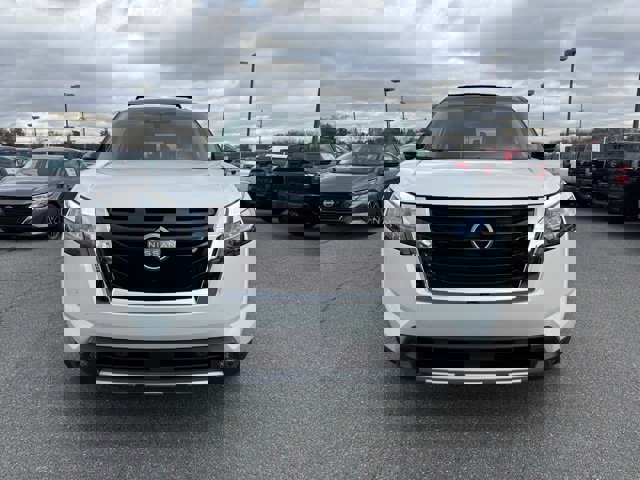 New 2025 Nissan Pathfinder Platinum w/ Cargo Package image 3