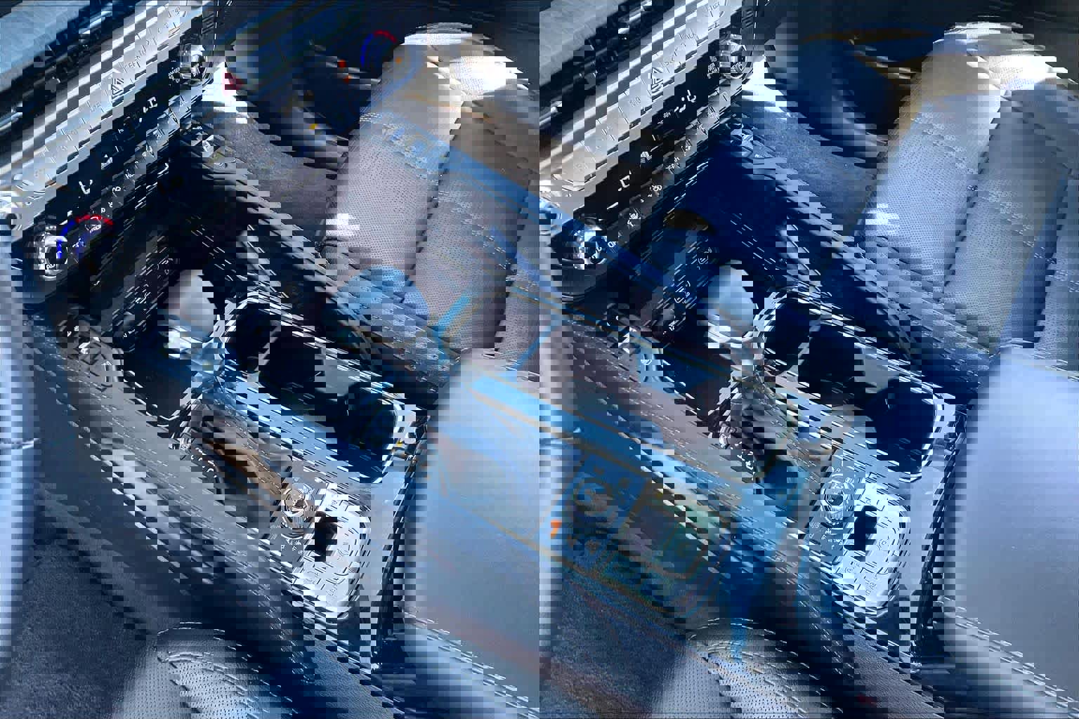 Used 2024 Kia Telluride EX w/ EX Captain's Chair Package image 17