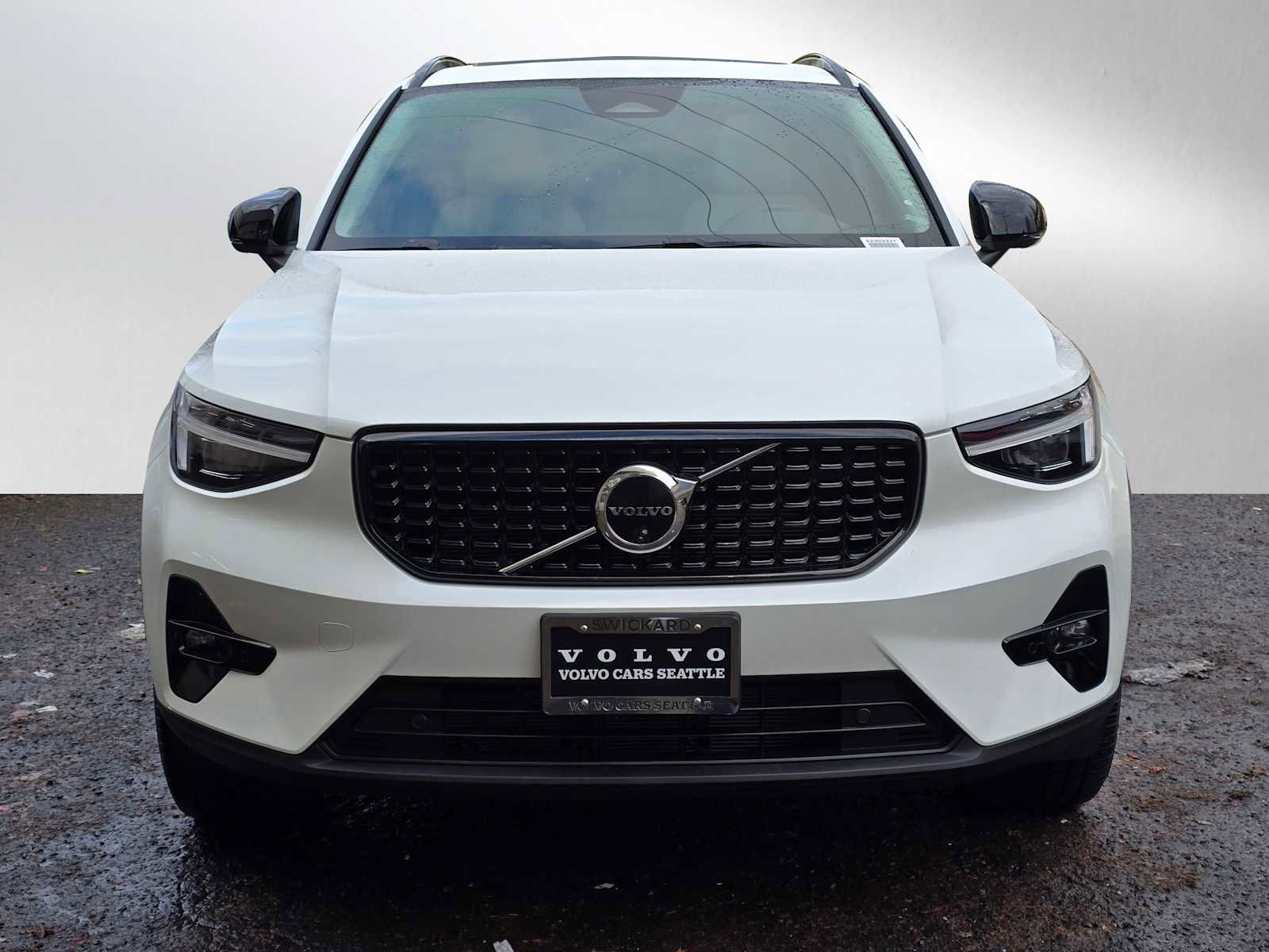 Certified 2024 Volvo XC40 B5 Ultimate w/ Climate Package image 16