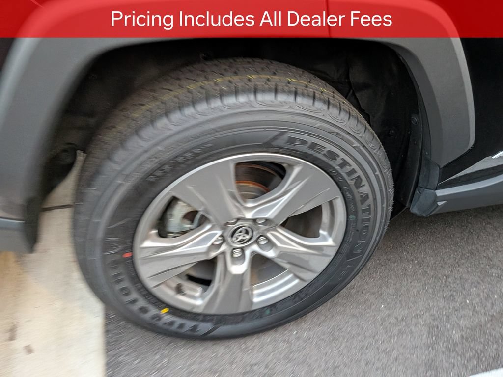 Used 2024 Toyota RAV4 XLE AWD/4WD image 9