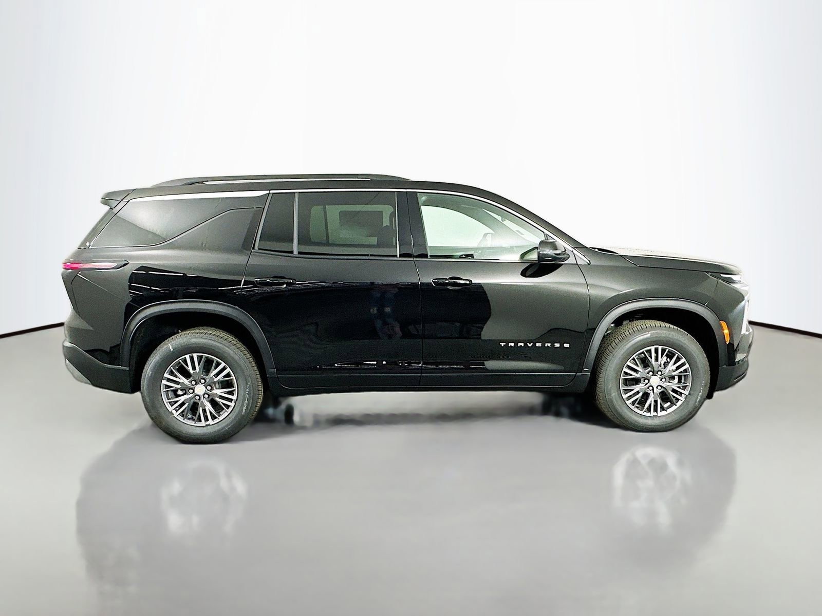 New 2026 Chevrolet Traverse LT image 8