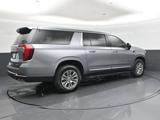 Used 2025 GMC Yukon XL Denali AWD/4WD image 3