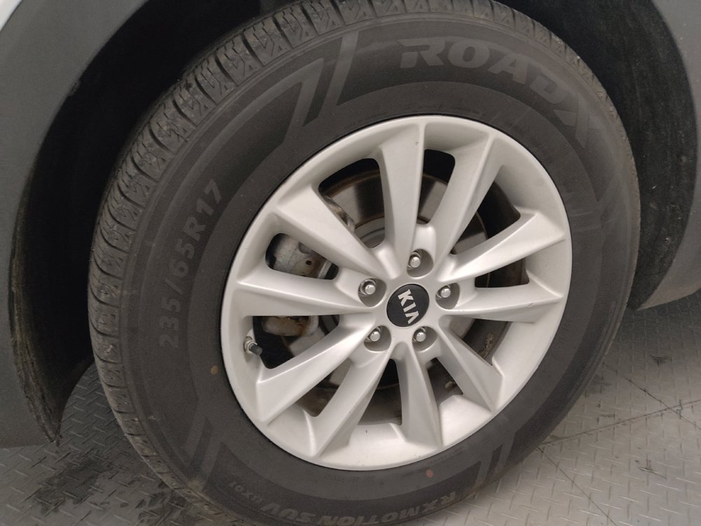 Used 2020 Kia Sorento LX image 31