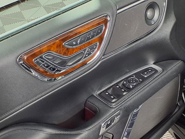 Used 2019 Lincoln Continental Reserve image 16