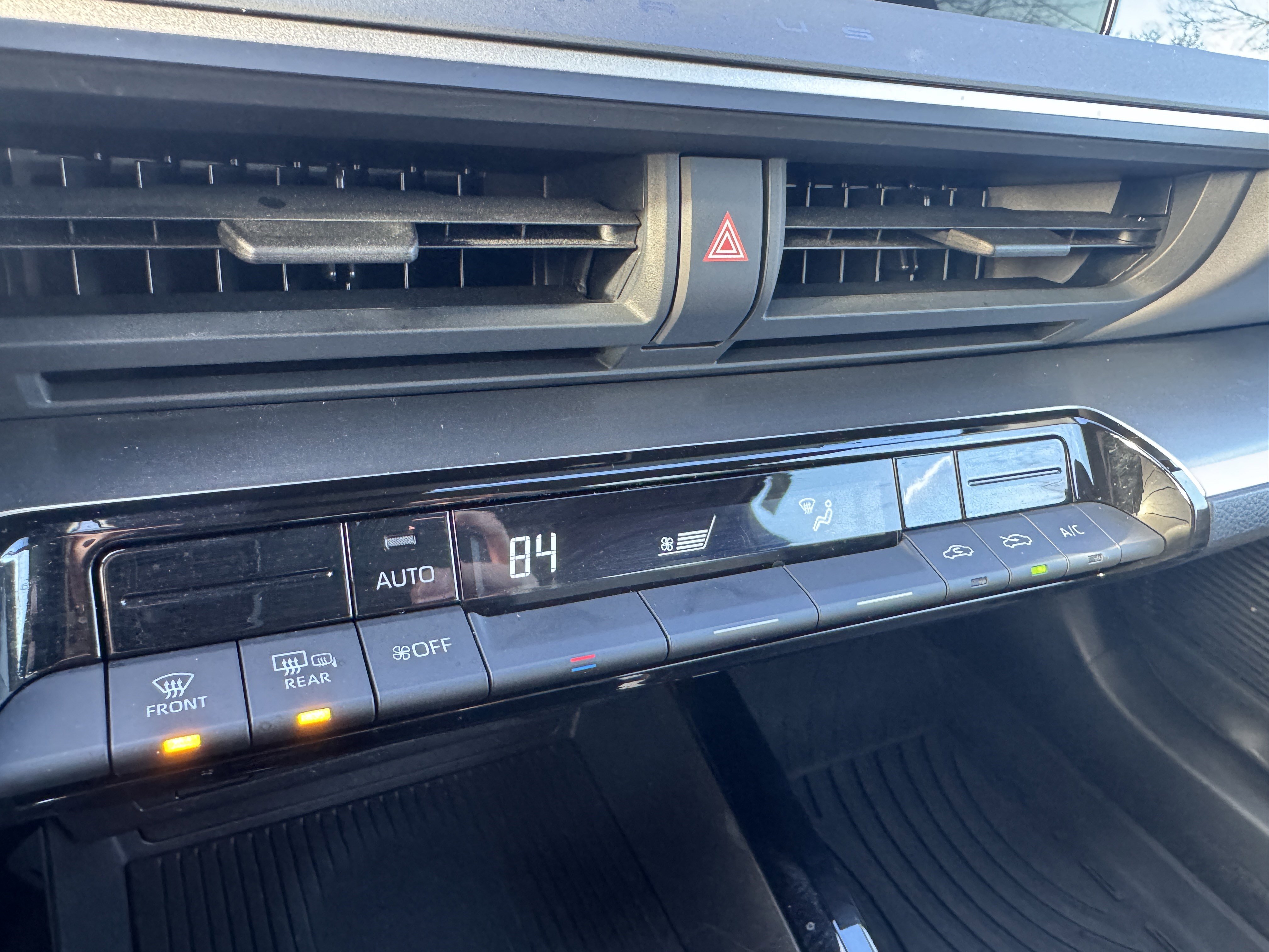 Used 2024 Toyota Prius LE image 26