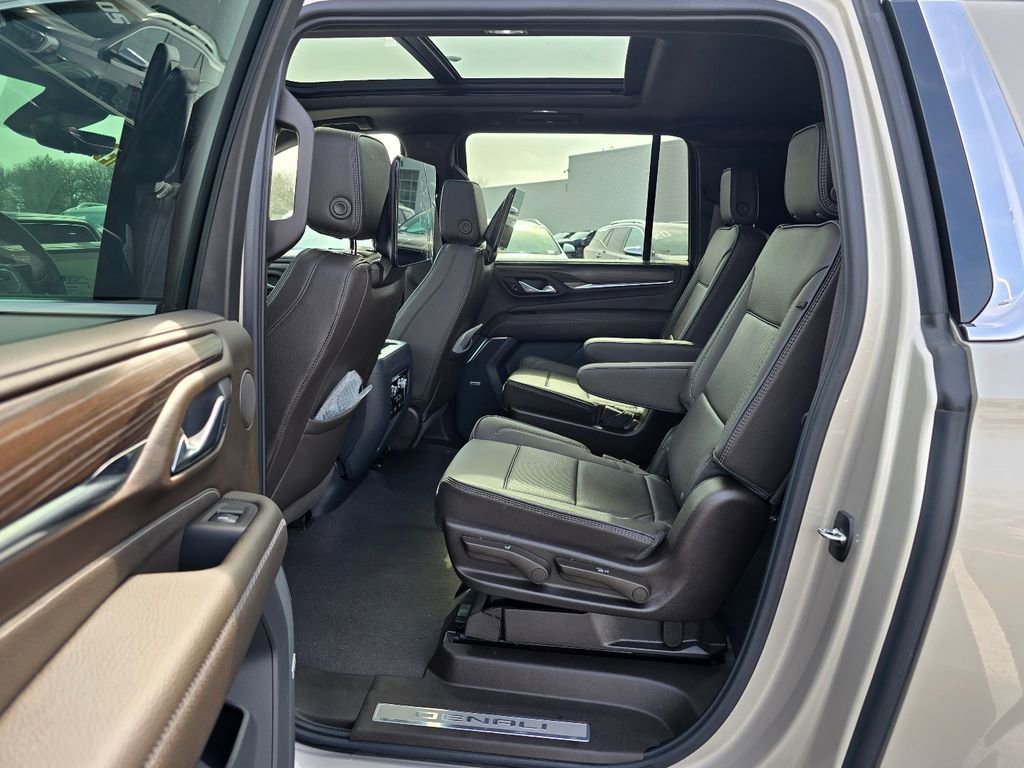 Certified 2023 GMC Yukon XL Denali w/ Denali Reserve Package image 29