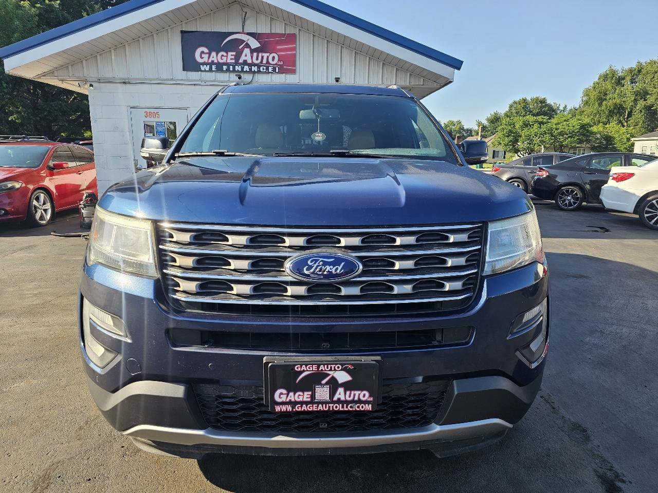 Used 2016 Ford Explorer XLT w/ Equipment Group 202A AWD/4WD image 3