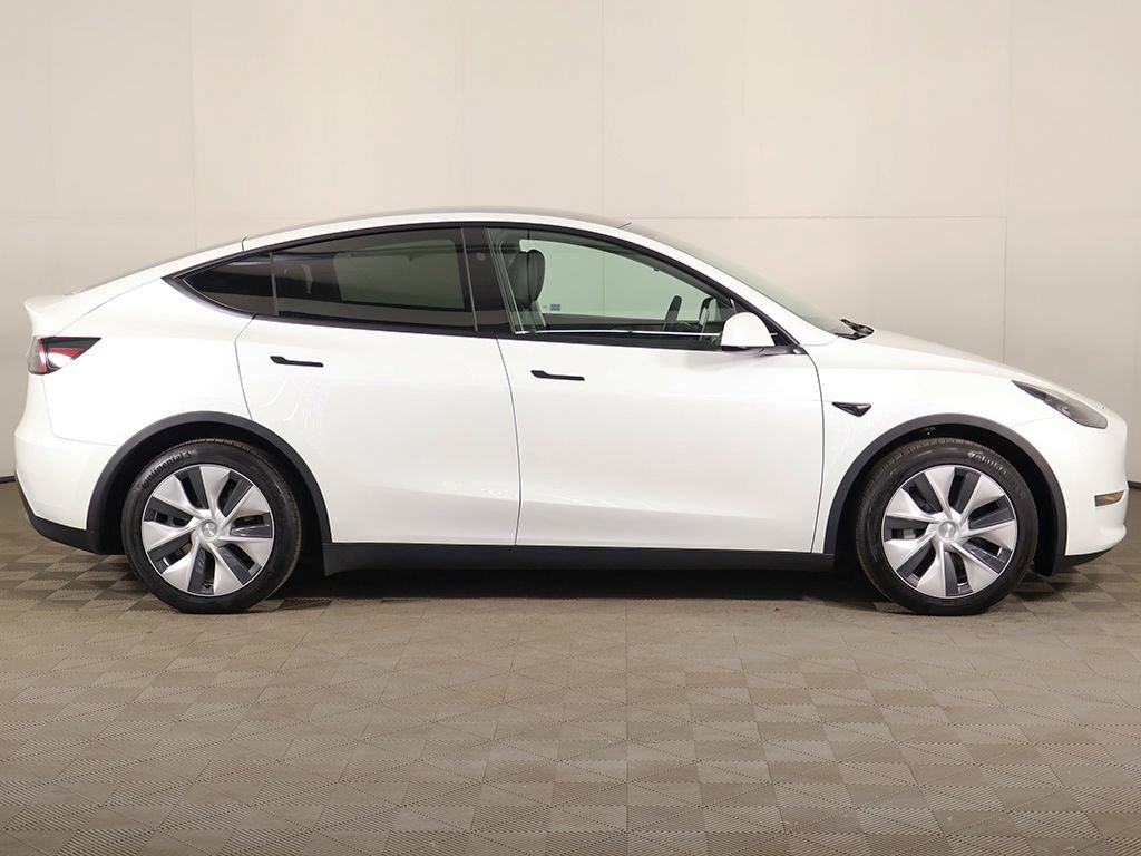 Used 2024 Tesla Model Y Long Range AWD/4WD image 18