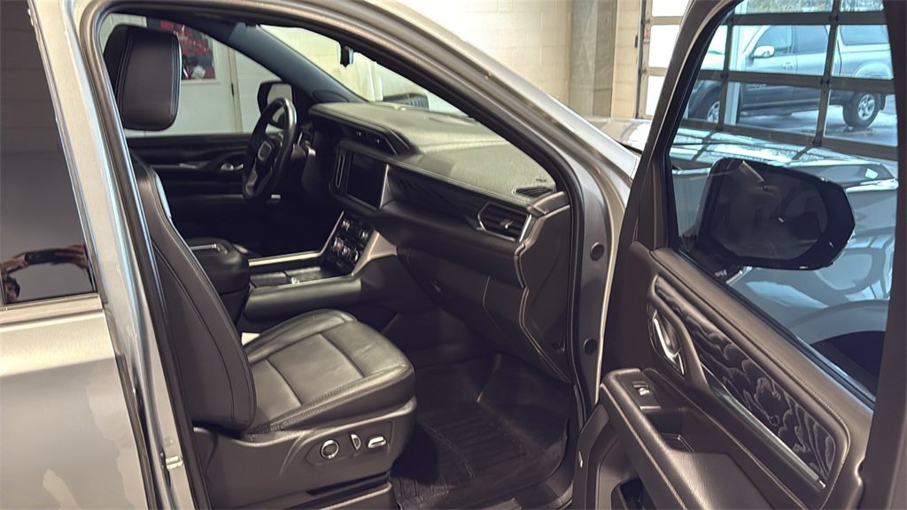 Used 2024 GMC Yukon Denali w/ Denali Reserve Package image 12