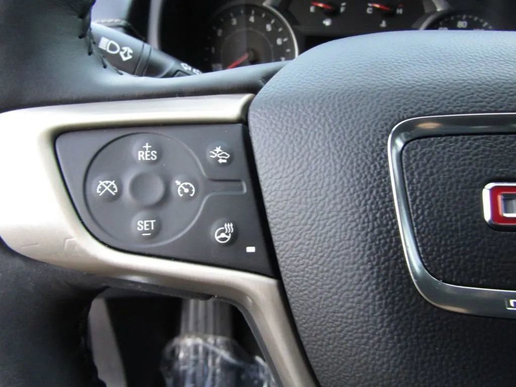 Used 2018 GMC Terrain Denali w/ Comfort Package image 15