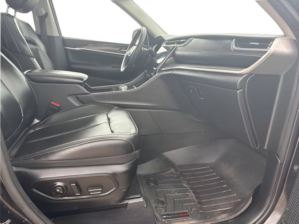 Used 2023 Jeep Grand Cherokee L Limited AWD/4WD image 24