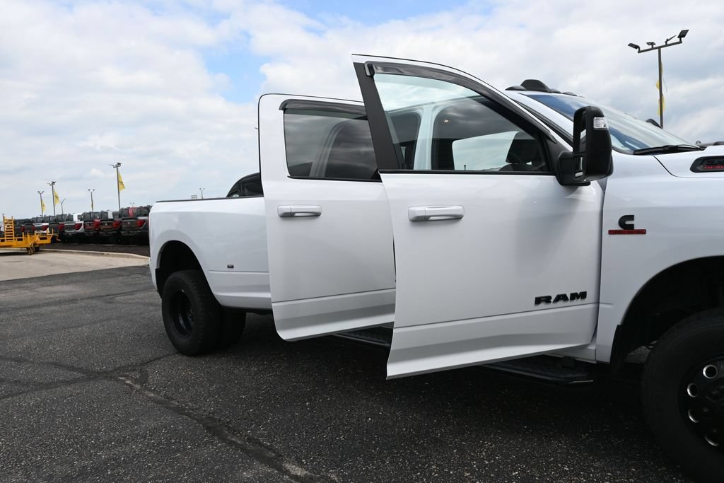 Used 2024 RAM 3500 Big Horn w/ Night Edition AWD/4WD image 30