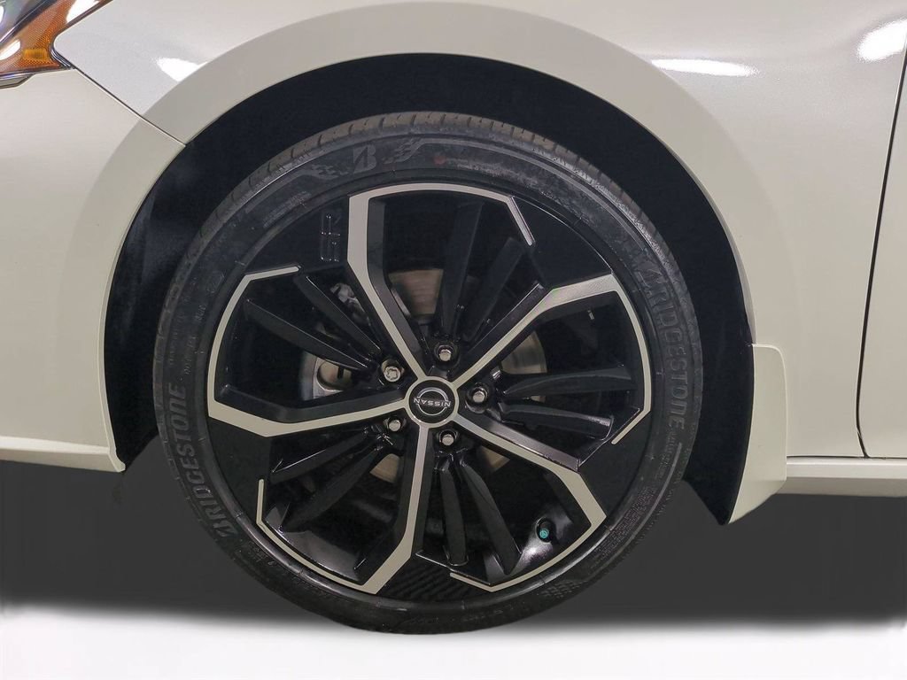 Used 2024 Nissan Altima 2.5 SR FWD image 11