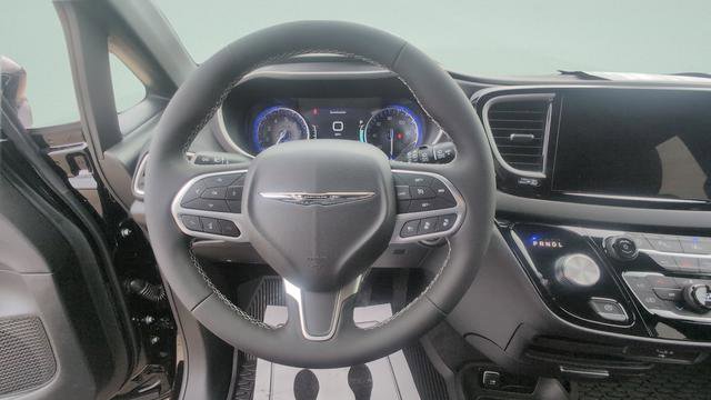 New 2026 Chrysler Voyager LX image 13