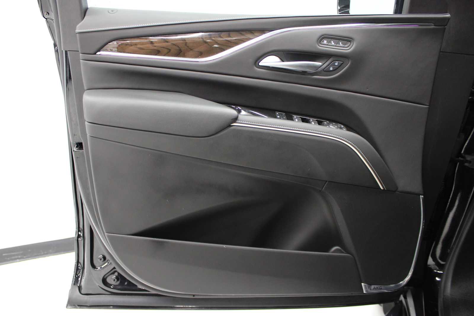 Certified 2024 Cadillac Escalade ESV Sport Platinum w/ LPO, ONYX Package image 16