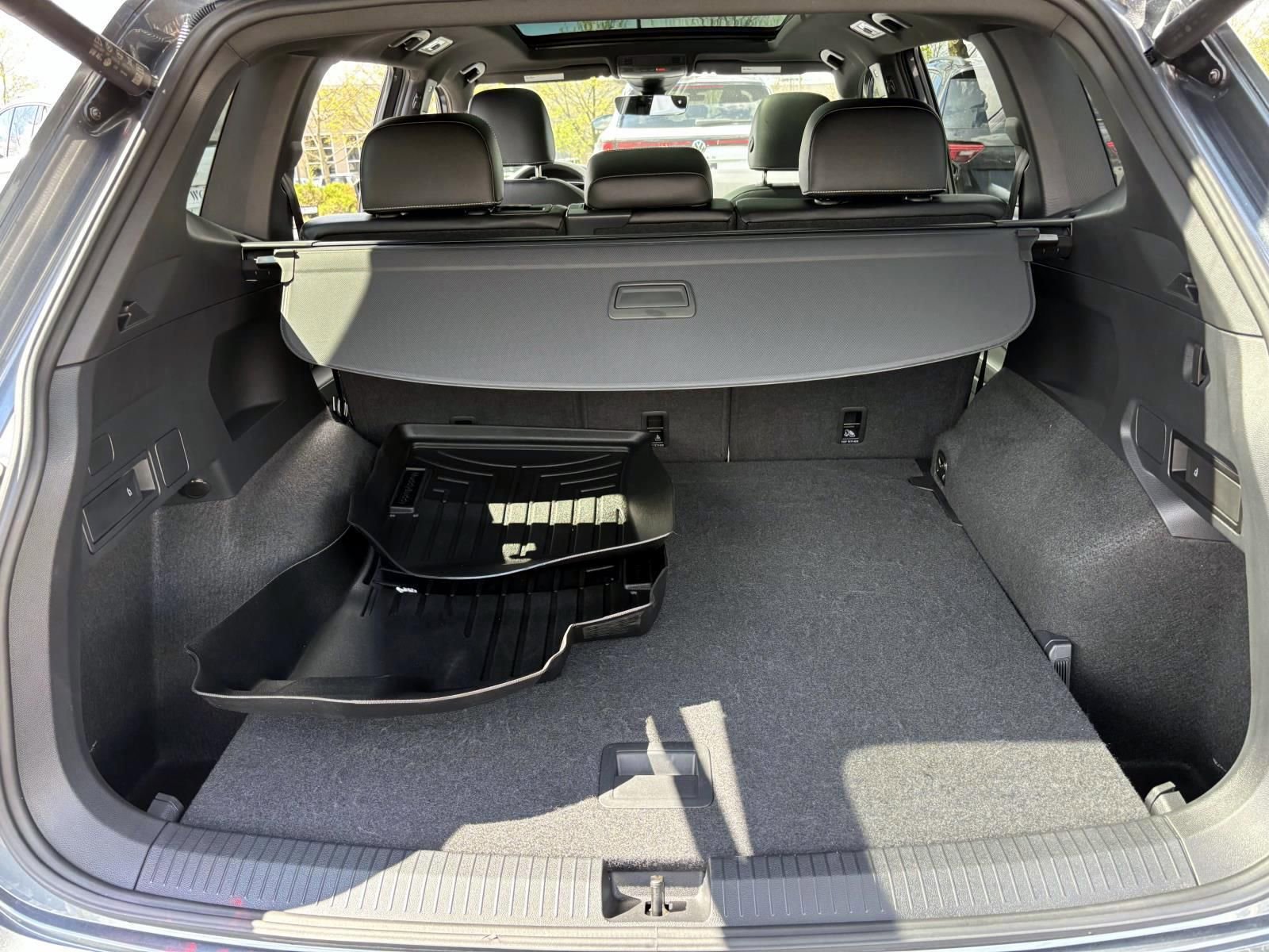 Used 2024 Volkswagen Tiguan SEL R-Line image 9