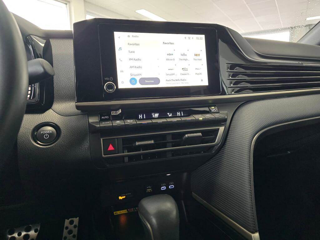 Used 2025 Toyota Camry SE image 29