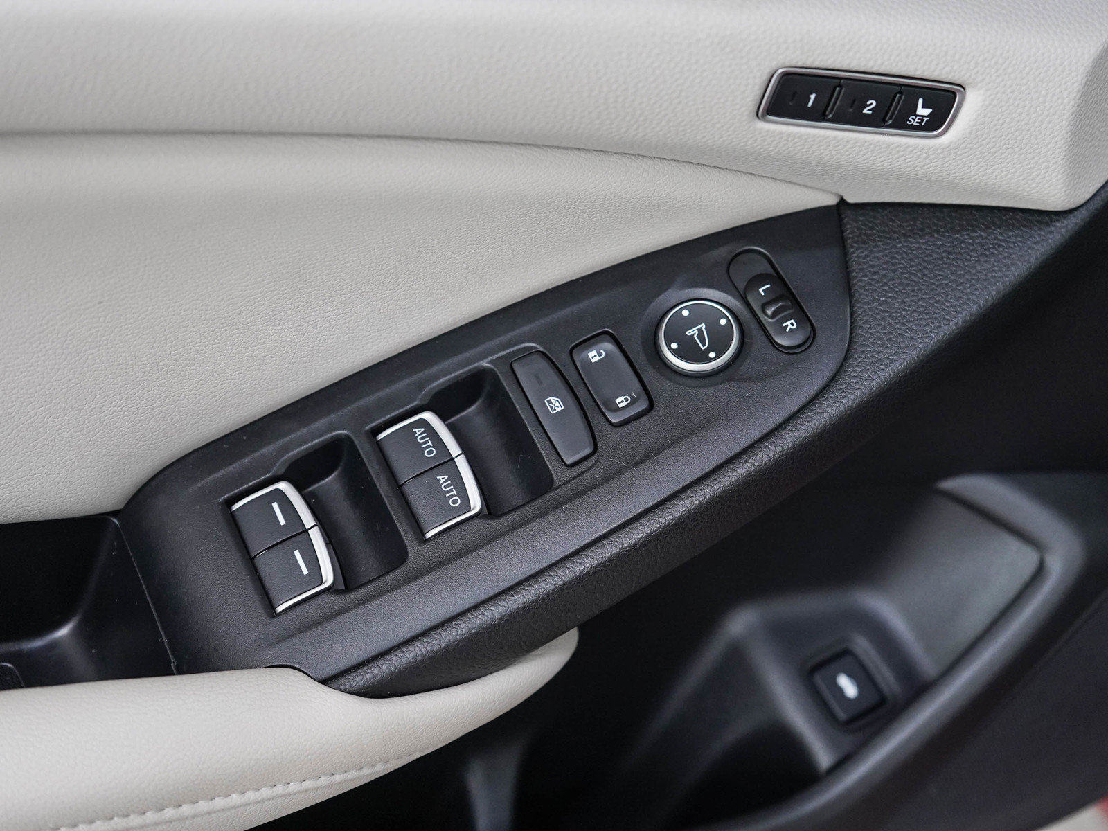 Used 2018 Honda Accord EX-L image 18