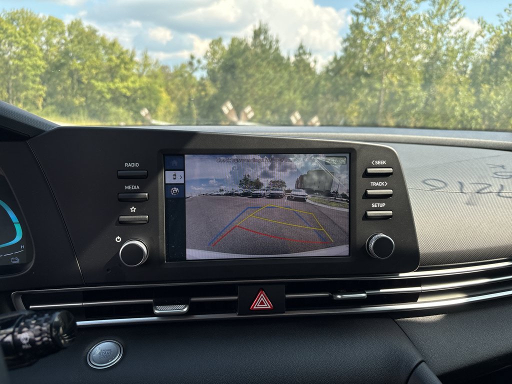 Used 2025 Hyundai Elantra Hybrid FWD image 22
