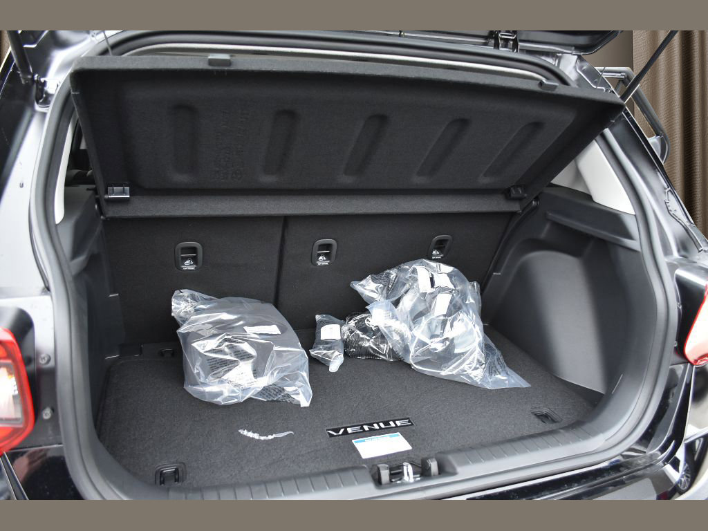 New 2026 Hyundai Venue SEL FWD image 13