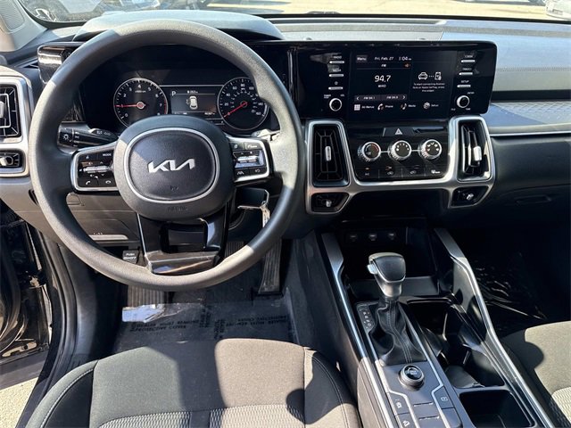 Used 2022 Kia Sorento LX image 17