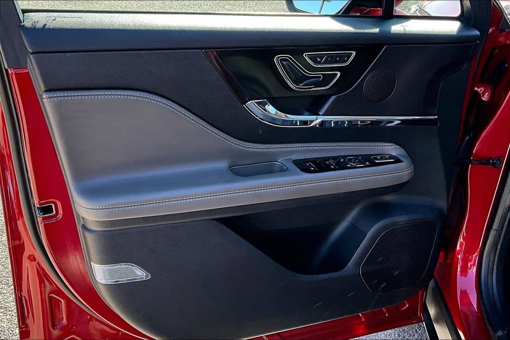 Used 2023 Lincoln Corsair Reserve image 24