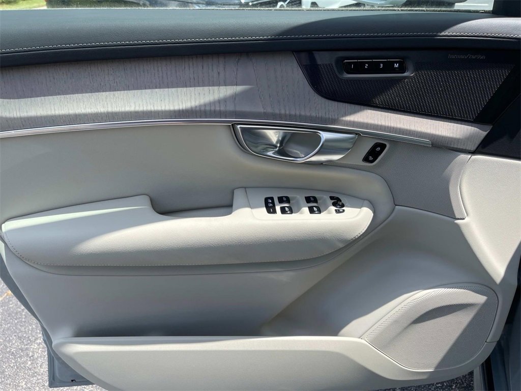 New 2026 Volvo XC90 B6 Ultra image 22