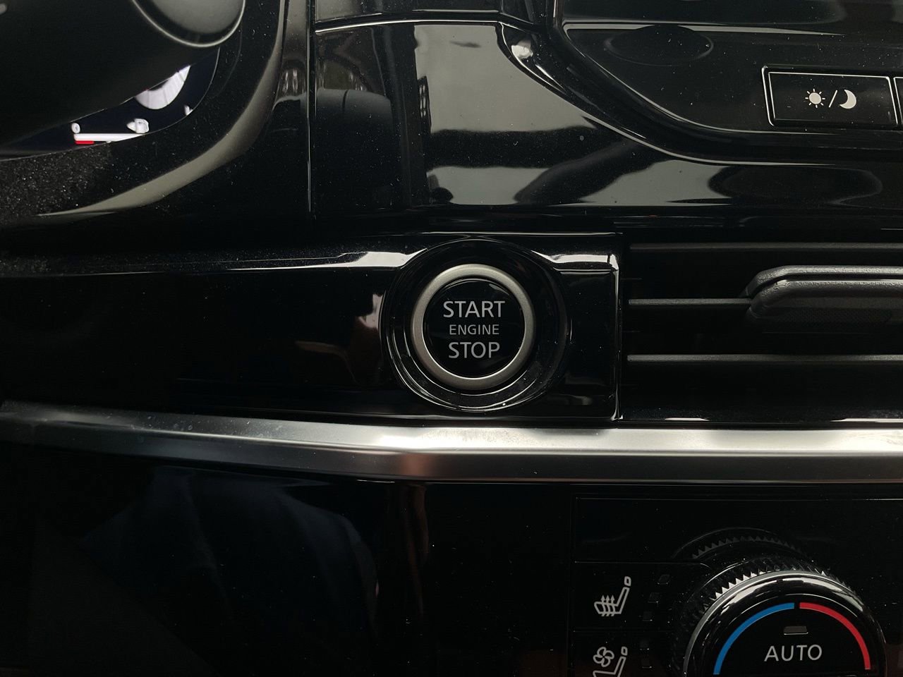 Used 2024 Nissan Pathfinder Platinum w/ Cargo Package AWD/4WD image 34