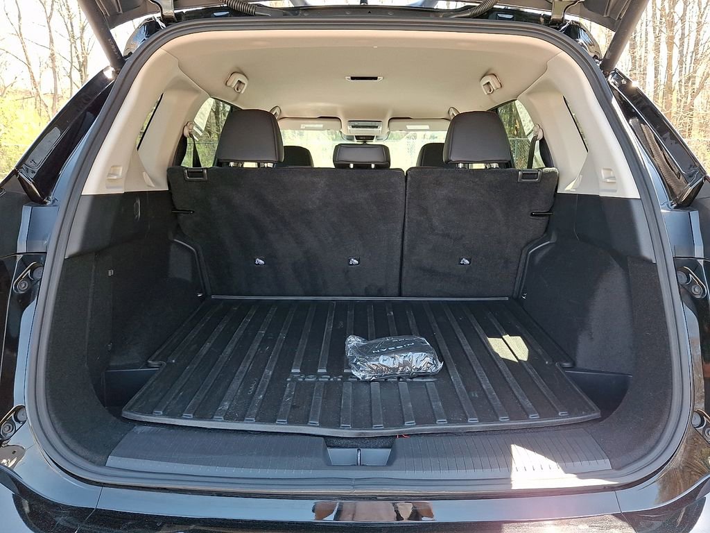 Used 2025 Nissan Rogue SV w/ Rock Creek Premium Package image 28