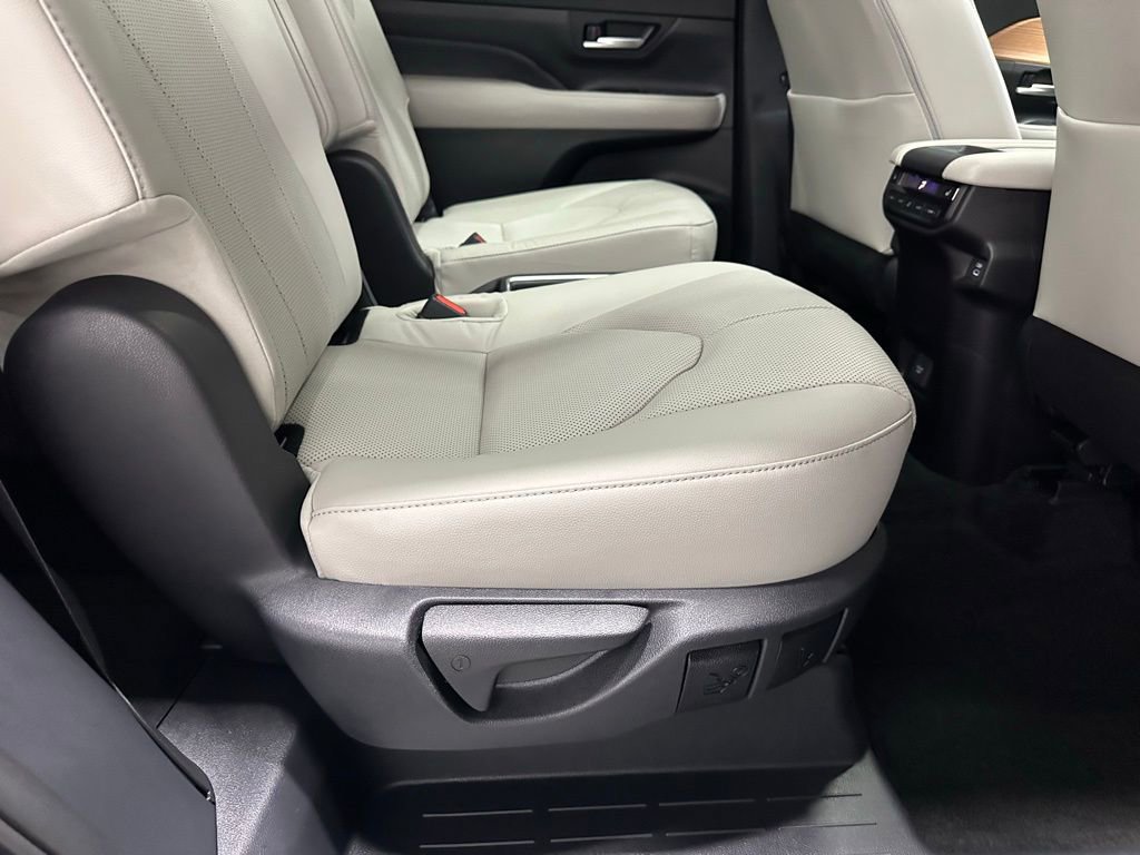 Used 2025 Toyota Grand Highlander AWD image 55
