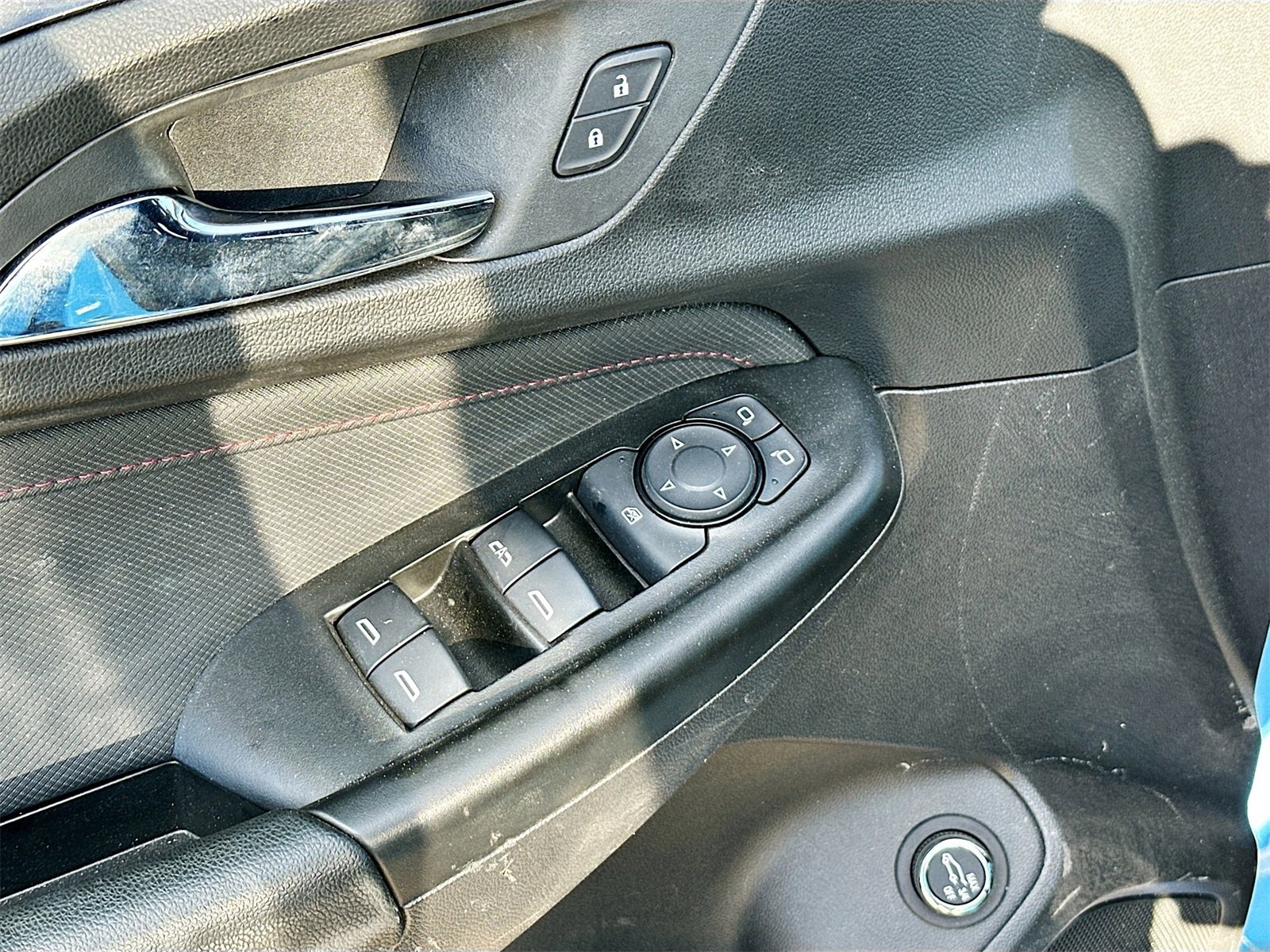 Used 2023 Chevrolet TrailBlazer RS w/ Sun and Liftgate Package image 17