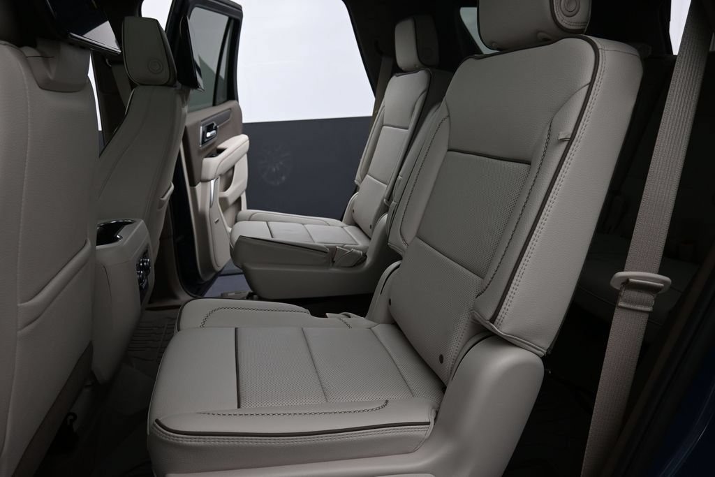 Used 2025 GMC Yukon Denali w/ Denali Reserve Package AWD/4WD image 15