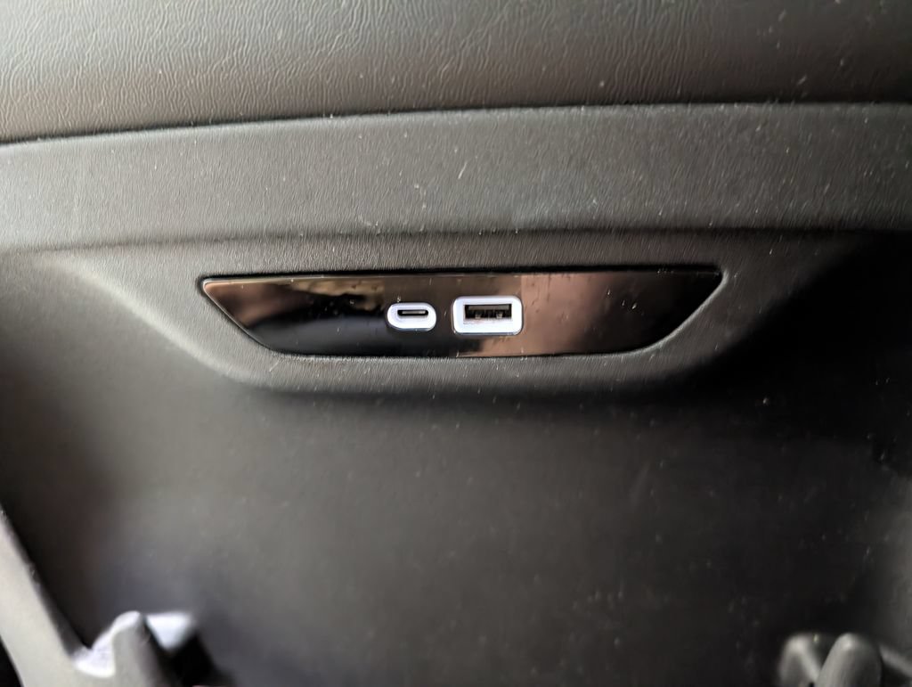 Used 2027 Chrysler Pacifica Select w/ Family Tech Group FWD image 10