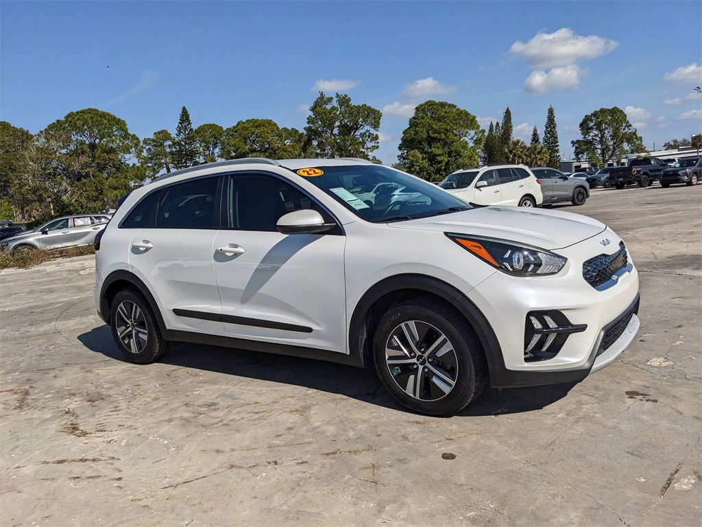Certified 2022 Kia Niro LXS image 3